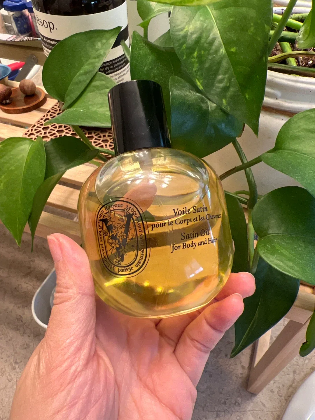 Diptyque Voile Satin Body & Hair Oil image indicator(2)