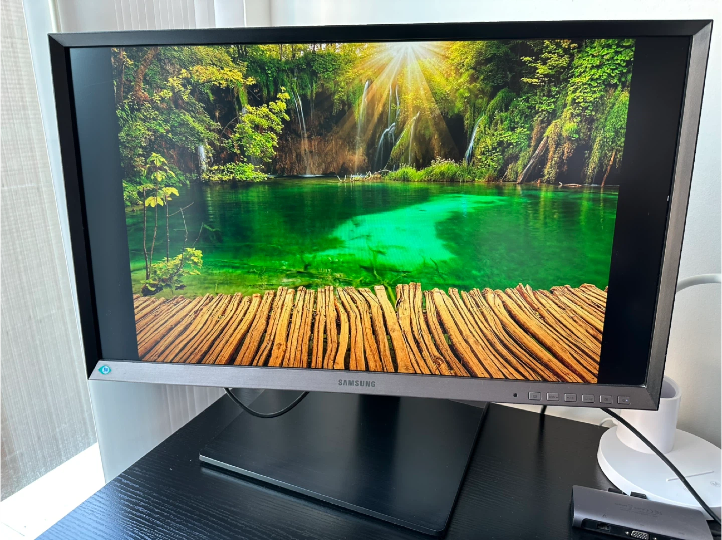 Samsung 27 inch Monitor - photo 5