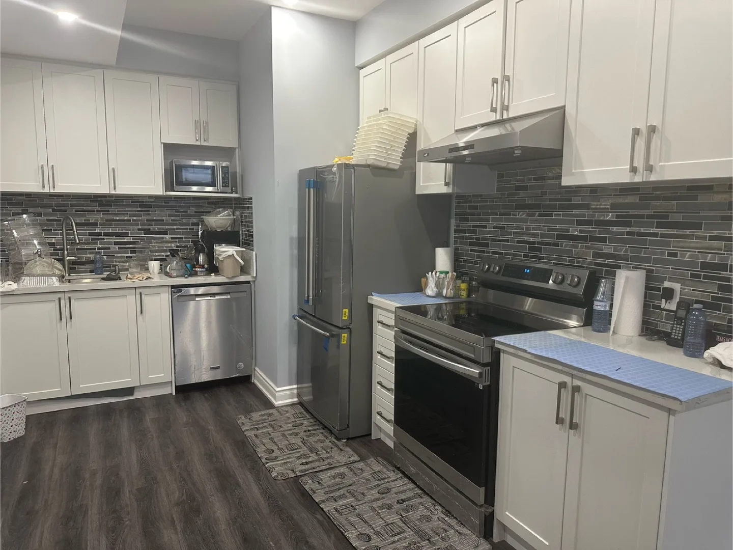 2 rooms for rent with 2 parking avail.  Avail from nov1 image indicator(2)