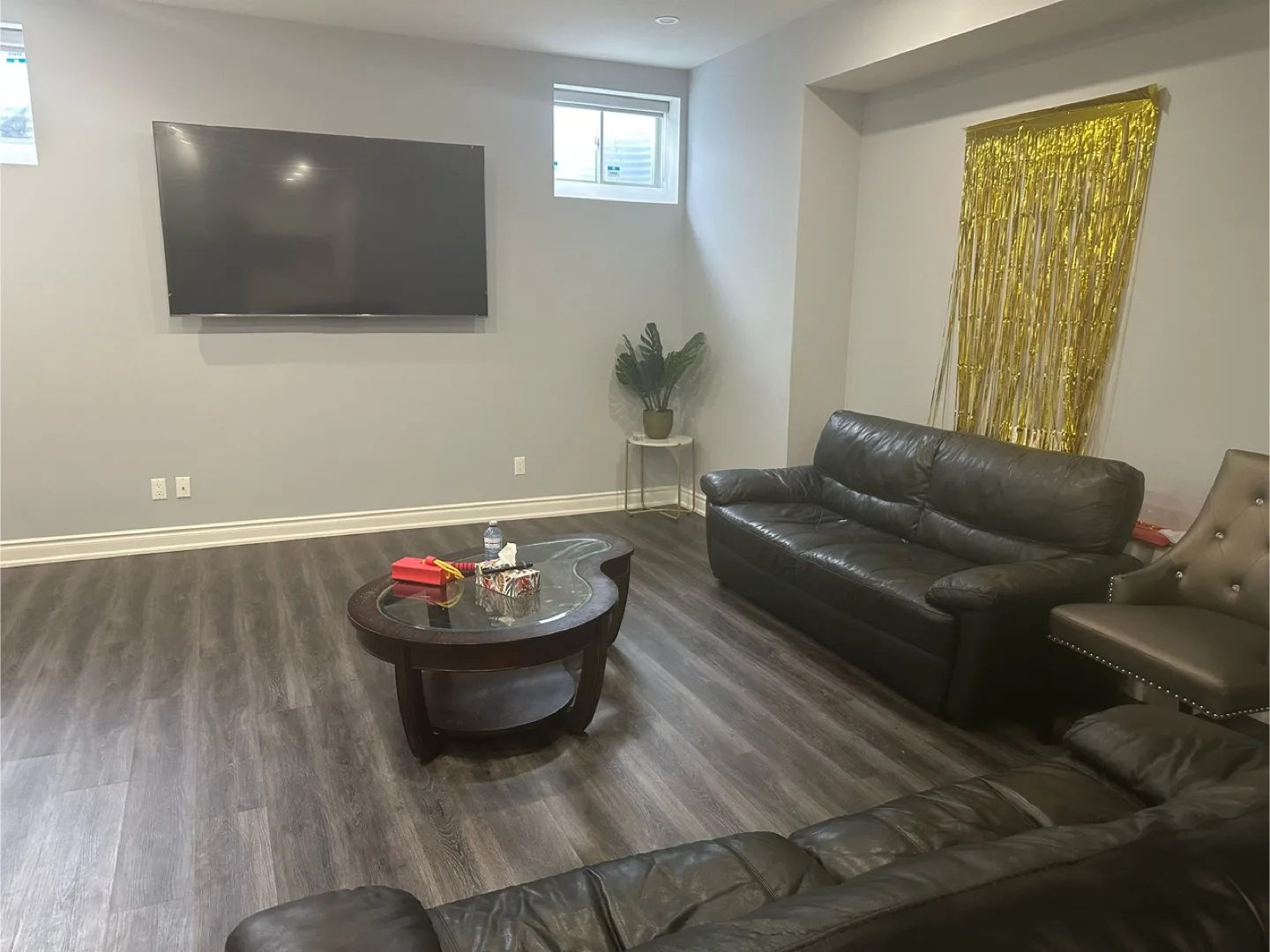 2 rooms for rent with 2 parking avail.  Avail from nov1 image indicator(3)