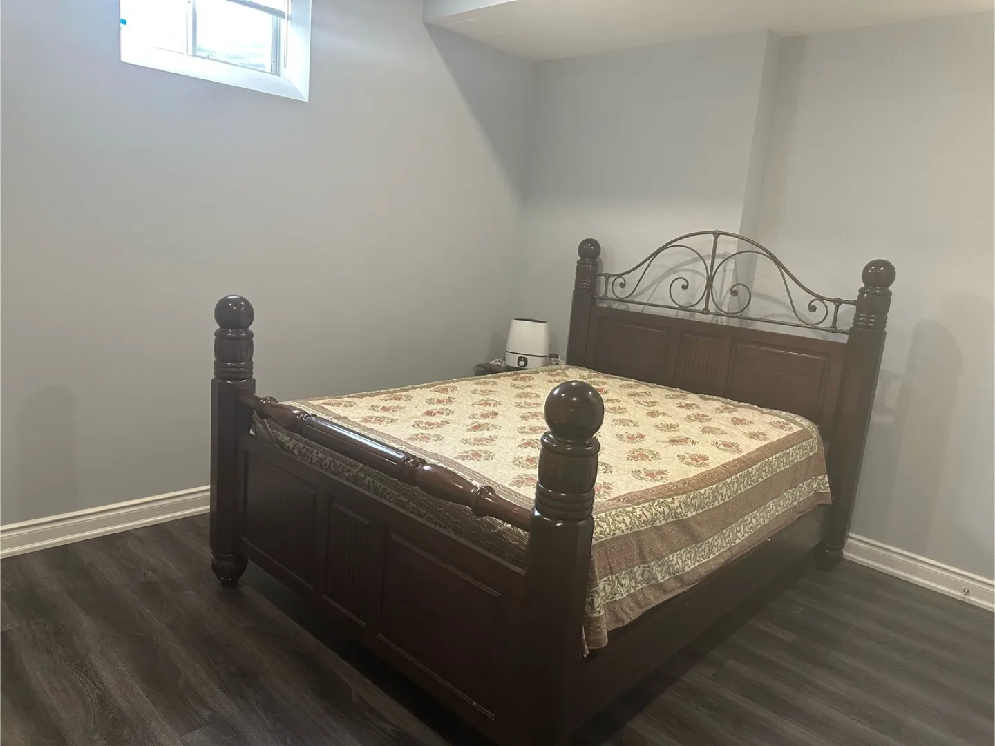 2 rooms for rent with 2 parking avail.  Avail from nov1 image indicator(5)