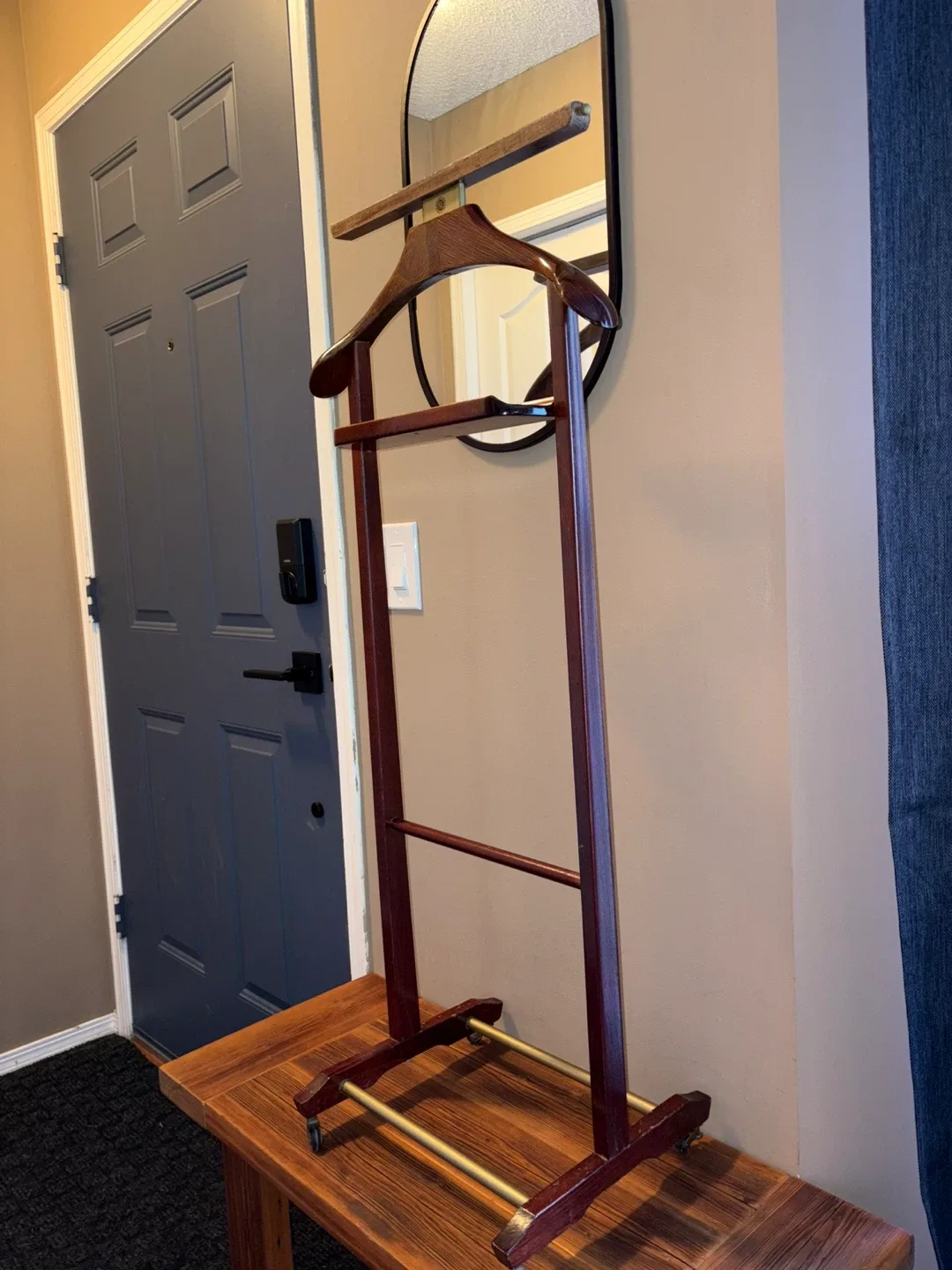 Vintage Italian made Brevettato timber and brass gents valet image indicator(2)