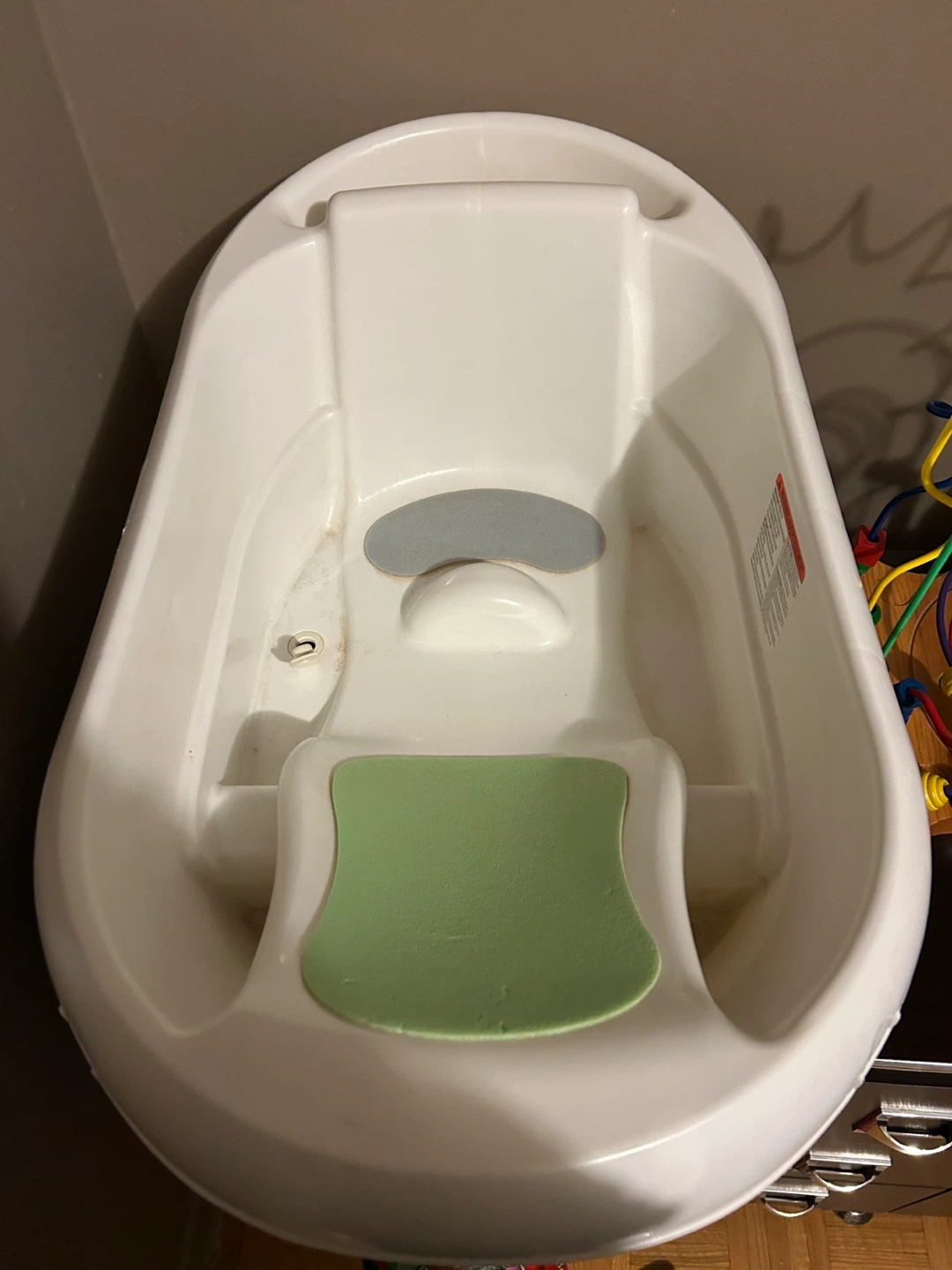 White Infant Bathtub with Sling