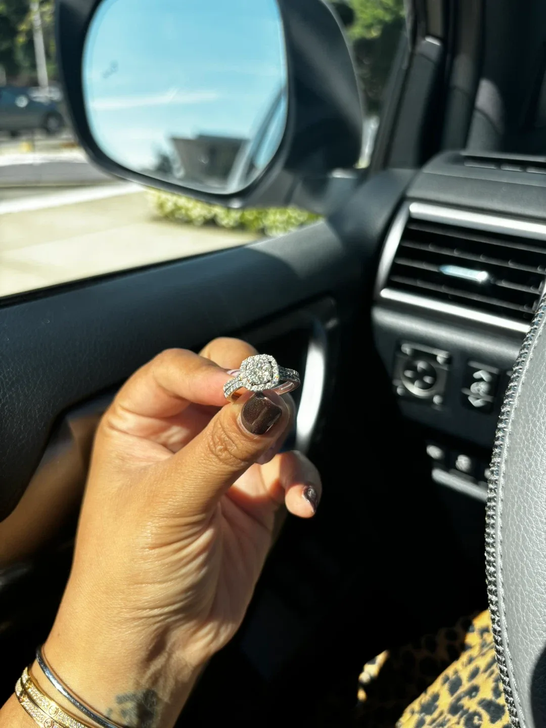 Zales cluster diamond ring 9.25 image indicator(3)