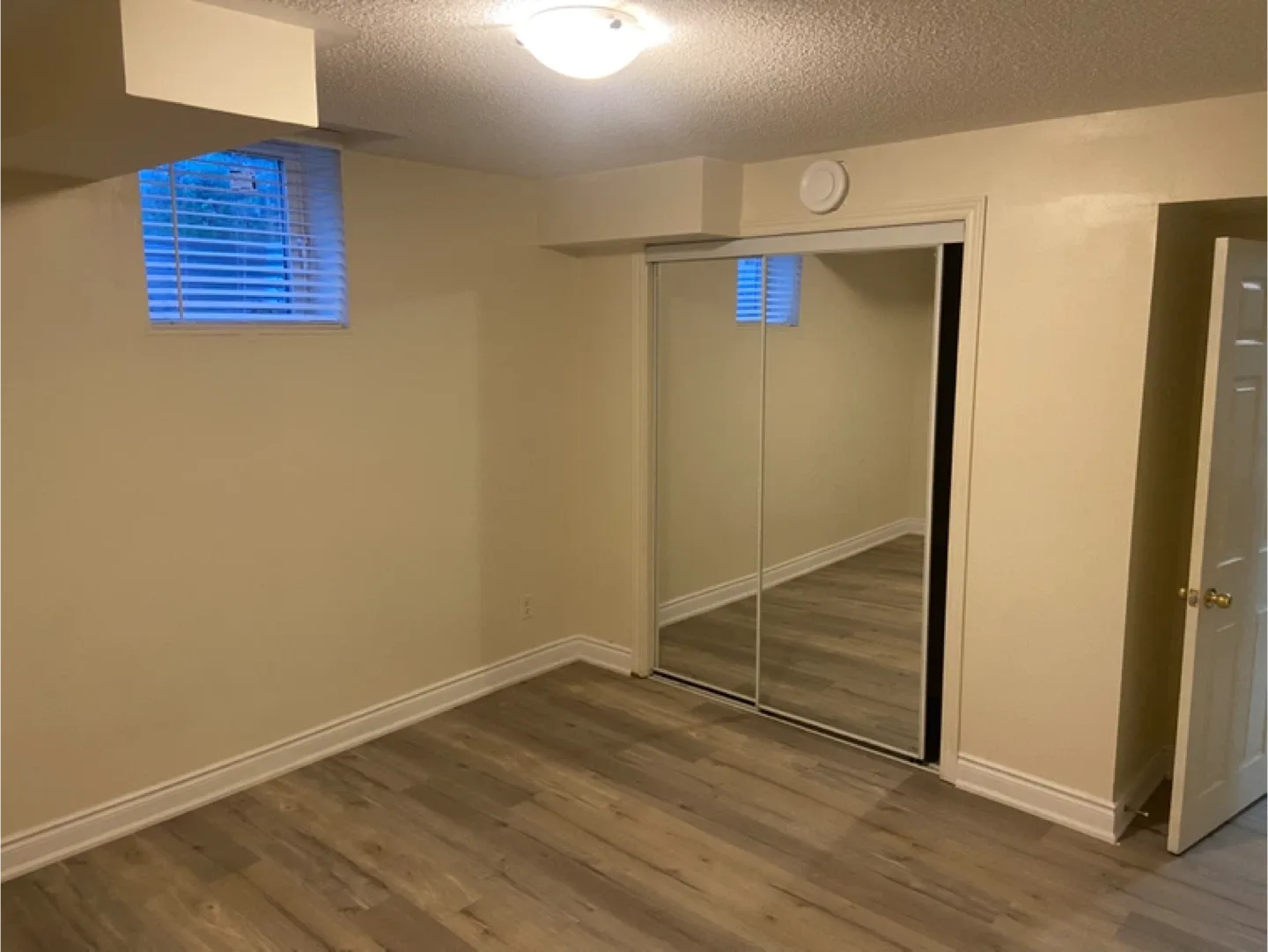 2 Bedroom Legal Basement Apartment image indicator(8)