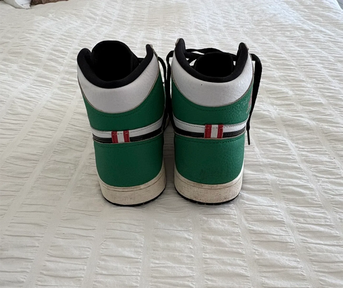 Nike Air Jordan 1 High Lucky Green image indicator(3)