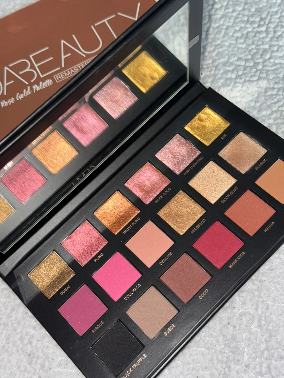 Huda Beauty Rose Gold Remastered Eyeshadow Palette image indicator(3)
