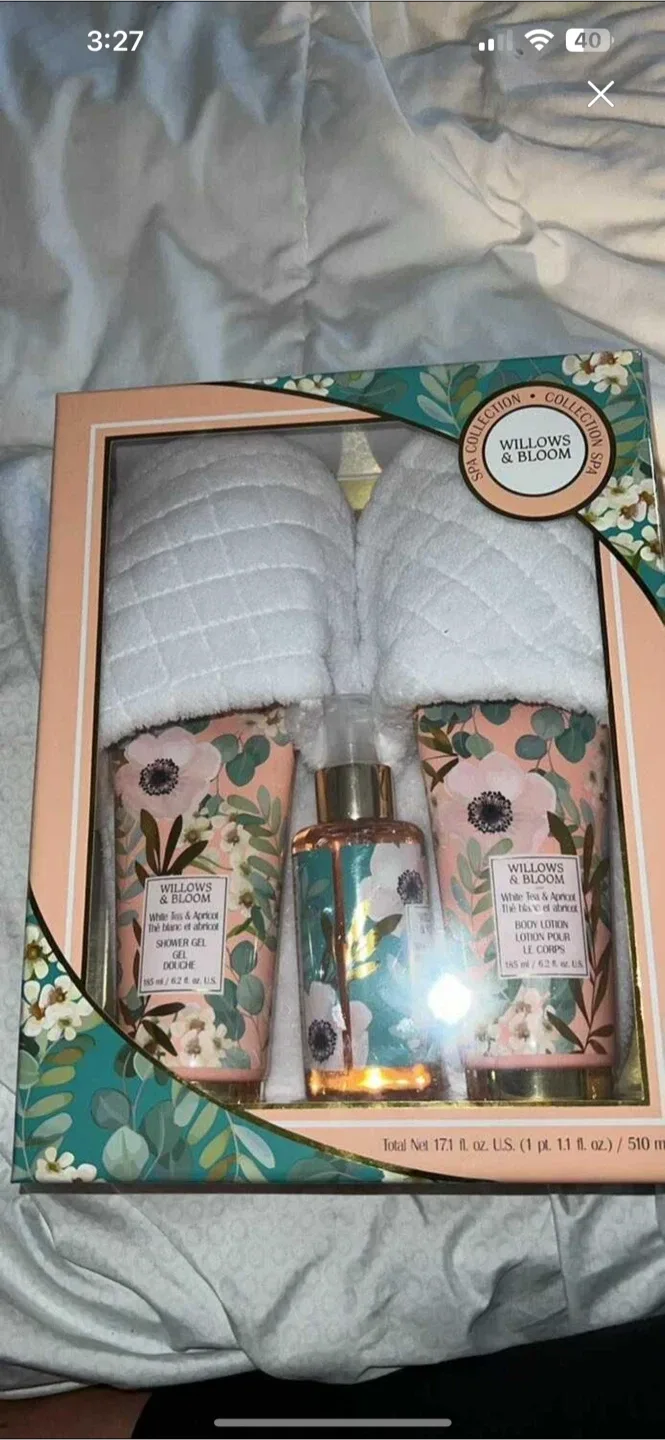 Willows & Bloom White Tea & Apricot Spa Set