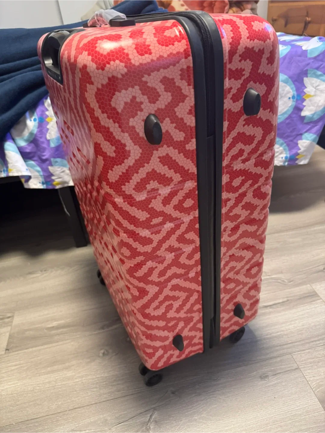 Large Suitcase (72H x 48L x 30W) image indicator(2)