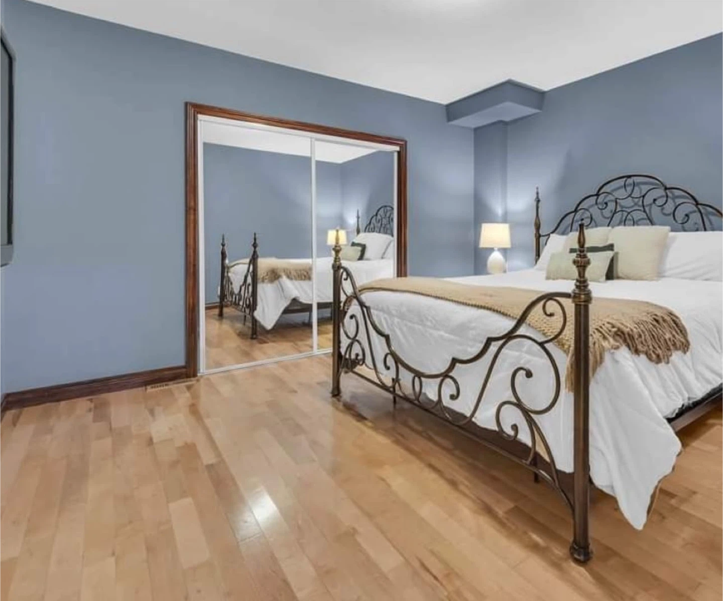 Metal Scrollwork king Bed Frame