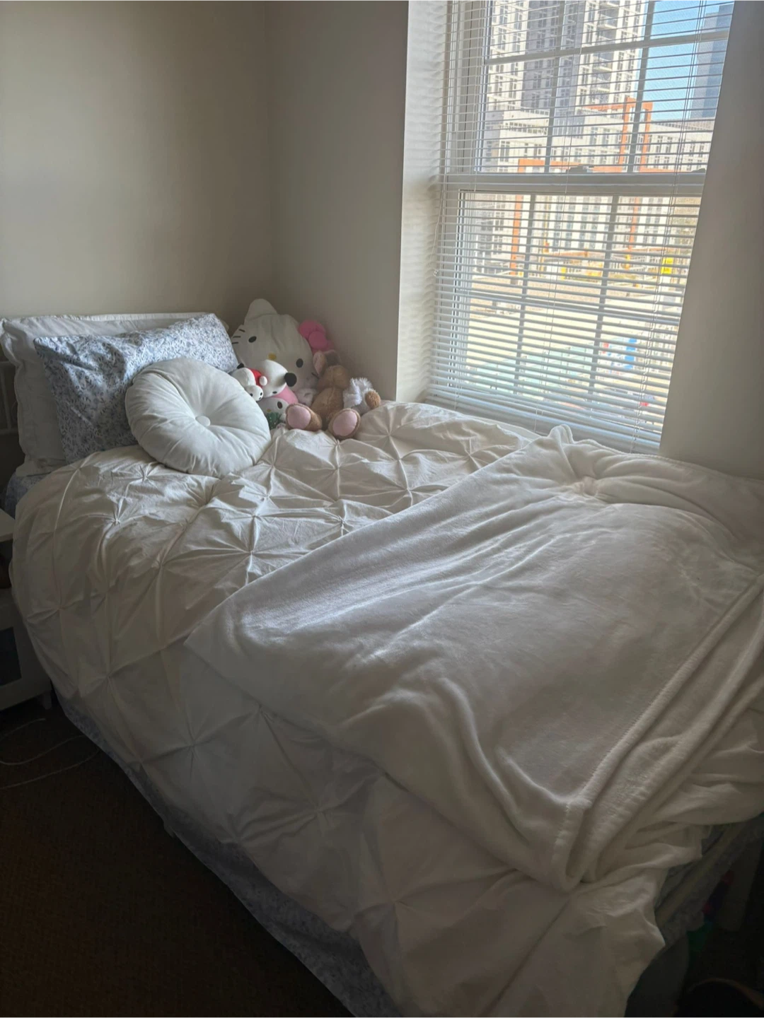Twin size White Metal Bed Frame - photo 3