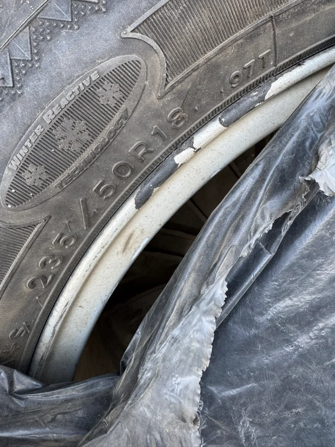 Volkswagen Wheel with Winter Reactive Tire 235/45R18 image indicator(5)