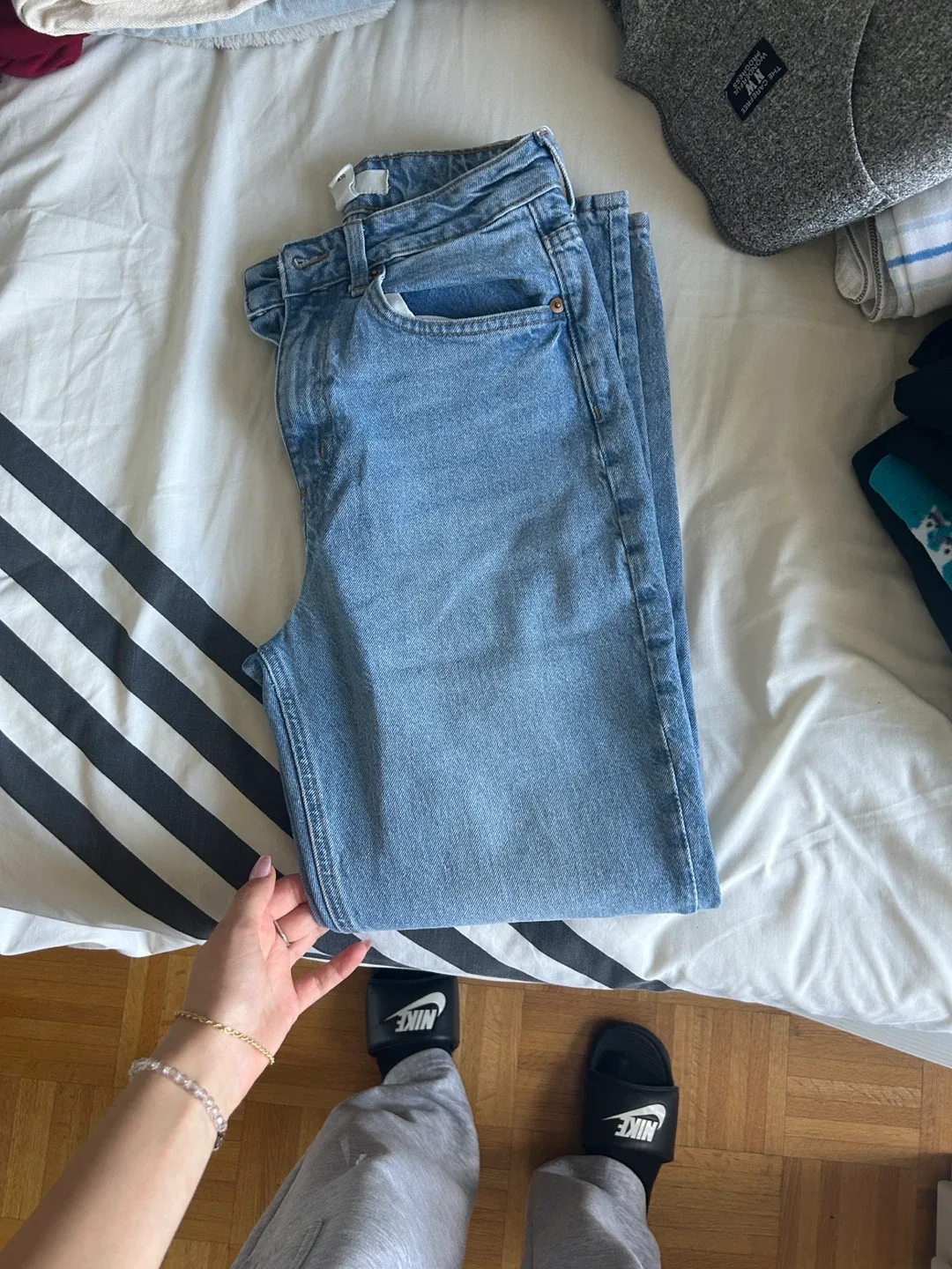 H&M Light Wash Denim Jeans - Size 34 image indicator(2)