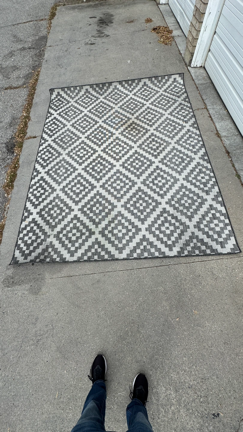 Outdoor Rug - Grey and White Pattern