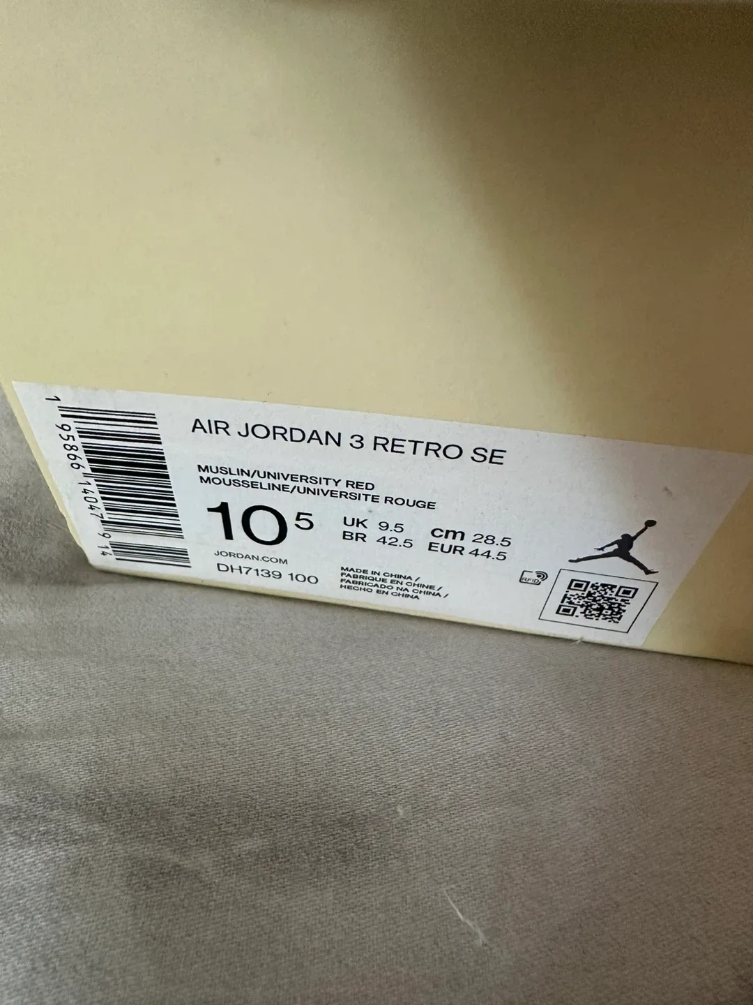 Air Jordan 3 Retro SE Muslin/University Red Size 10.5 image indicator(3)