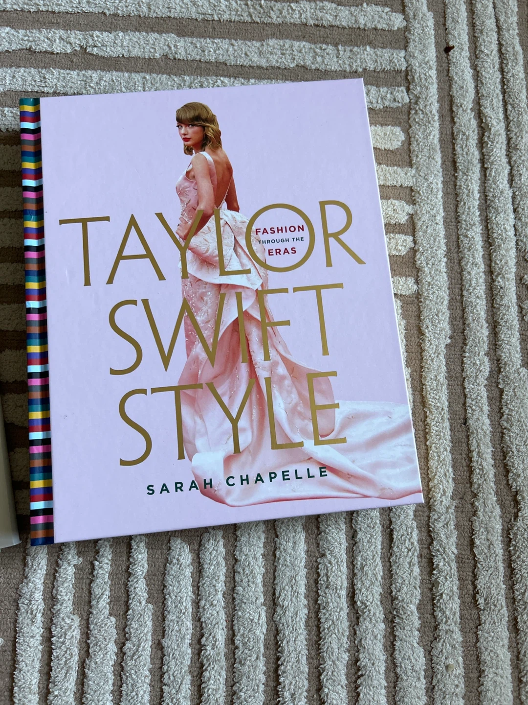 Taylor Swift Books: Rise of an Icon, Style, Time Magazine - photo 2