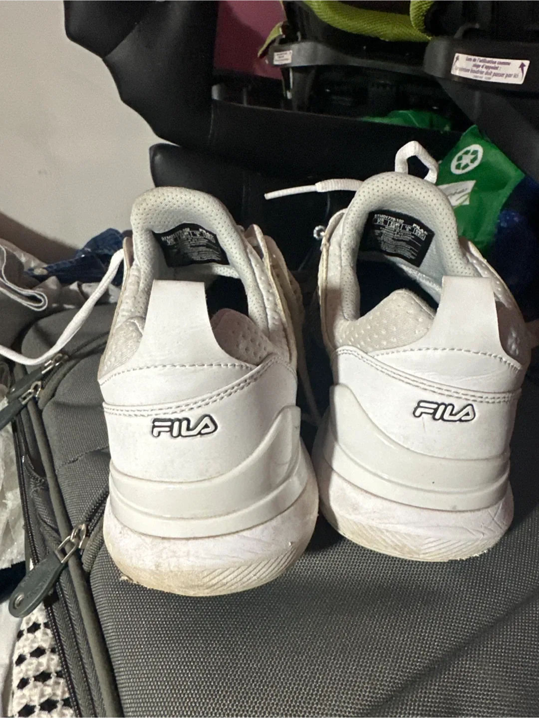 Fila Tennis Shoes - US Size 8 image indicator(2)