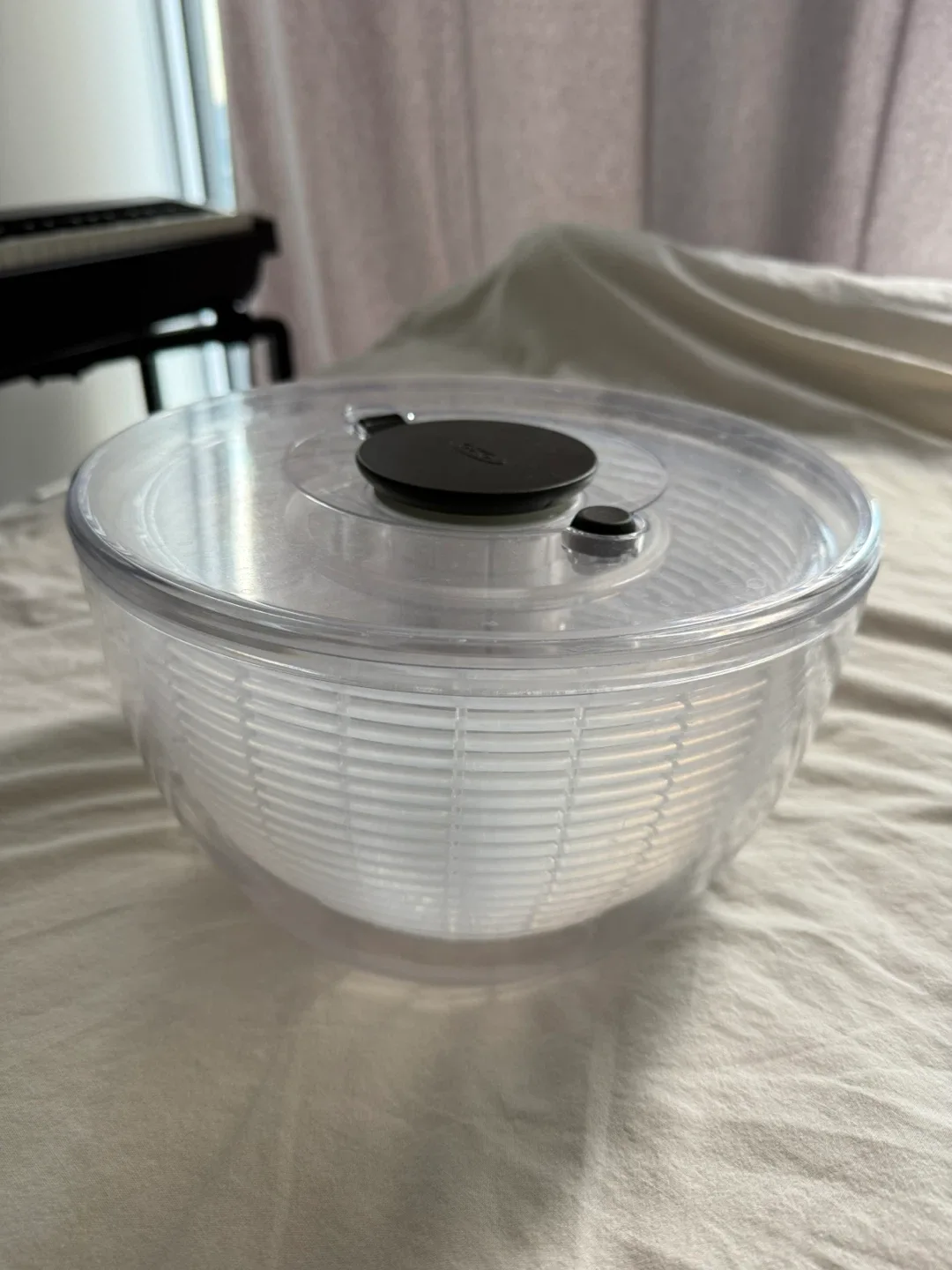 OXO Good Grips Large Salad Spinner image indicator(2)