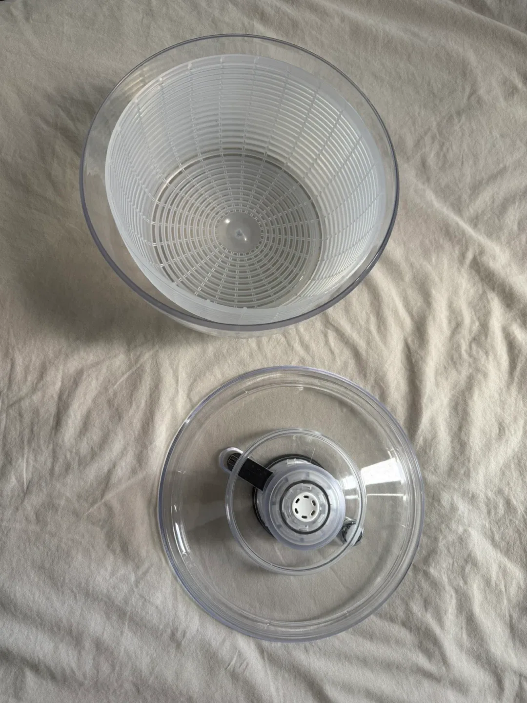 OXO Good Grips Large Salad Spinner image indicator(3)