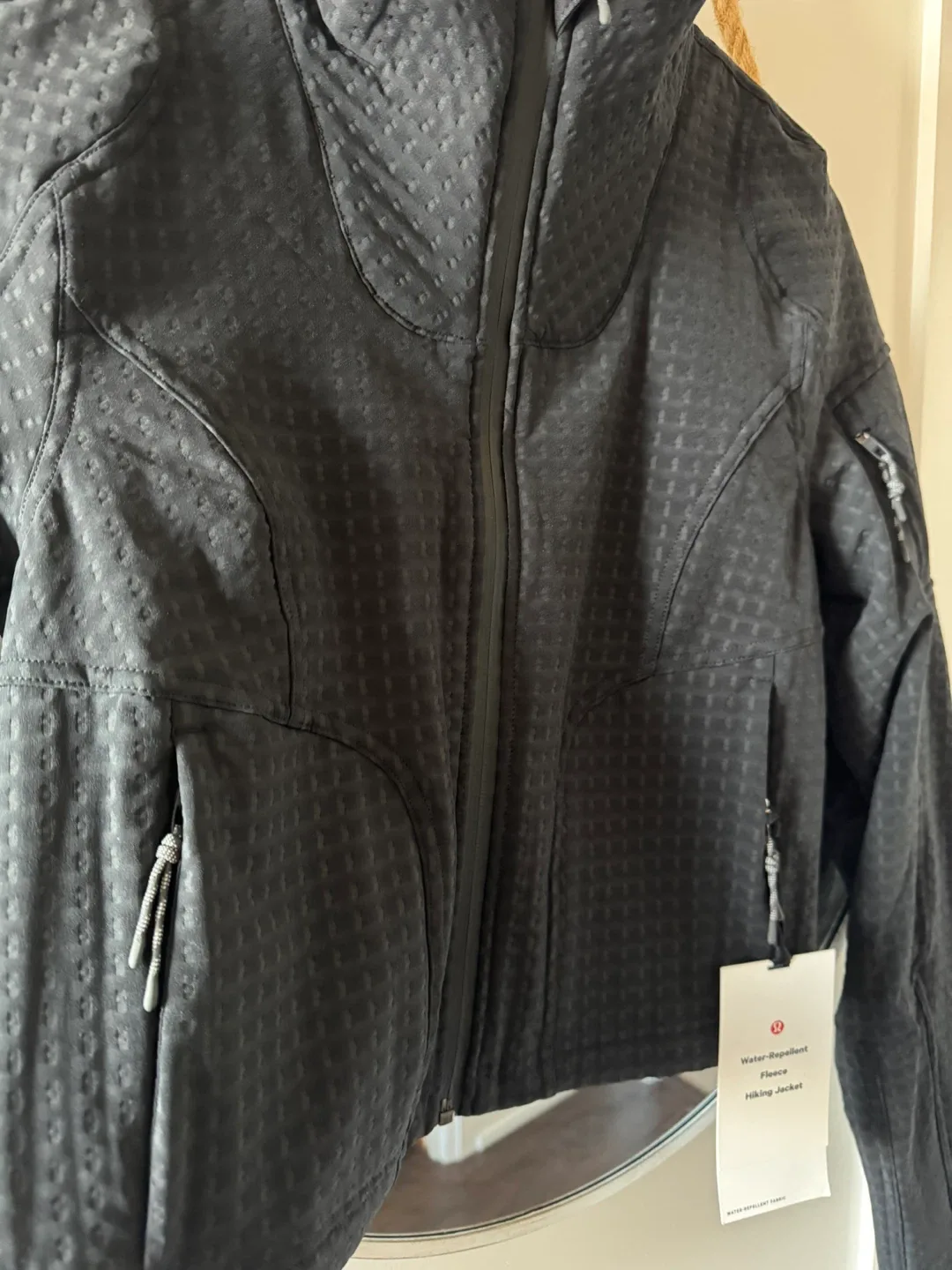 Lululemon Water-Repellent jacket image indicator(2)