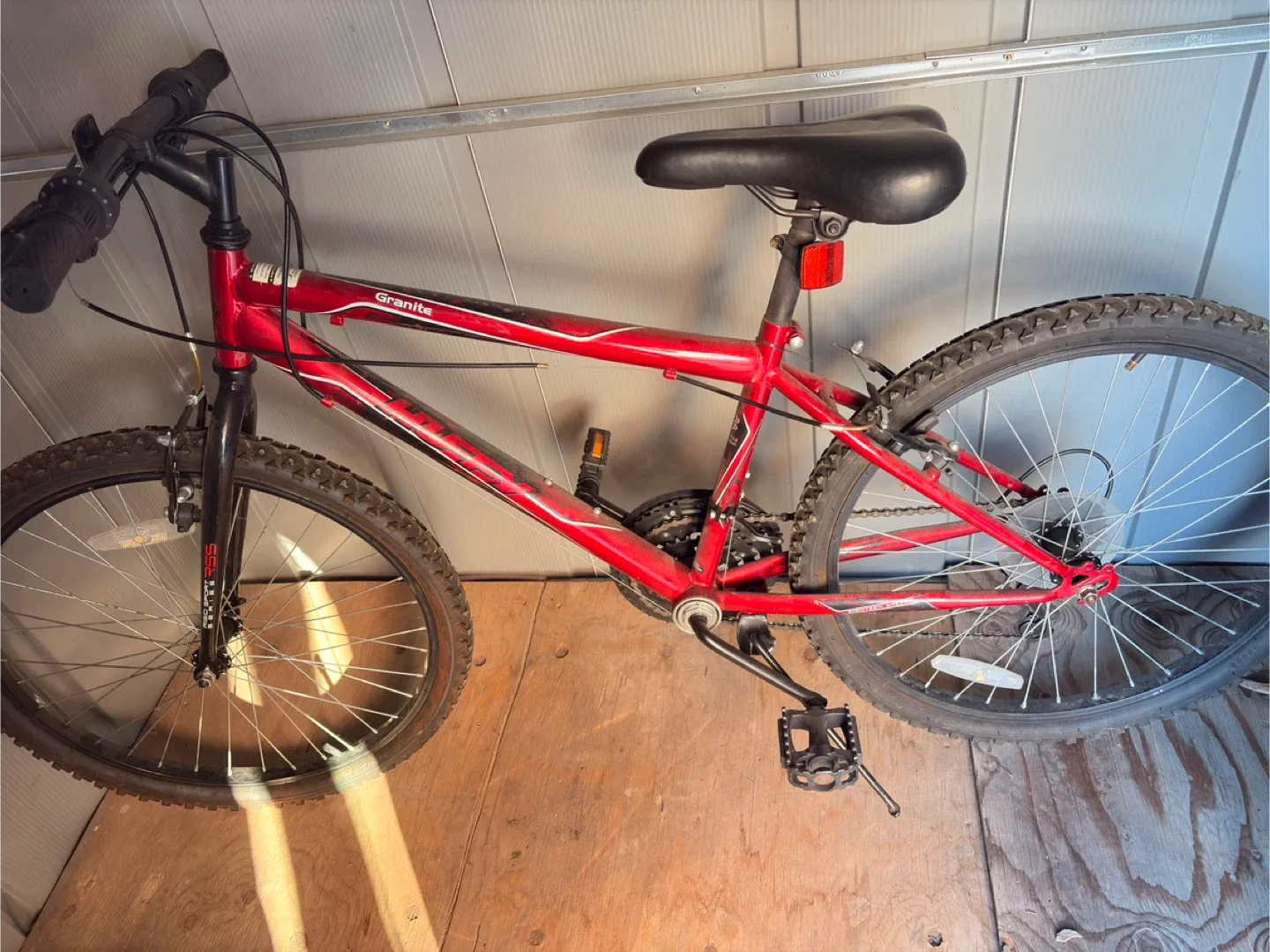 Granite Mountain Bike - Red & Black image indicator(2)
