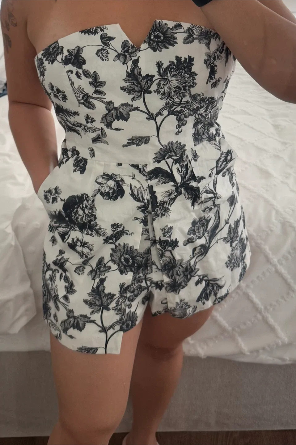 Urban Outfitters Floral Romper - Size 4 thumbnail