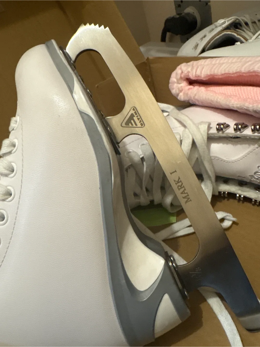 Jackson CS300 Cameo Figure Skates image indicator(2)