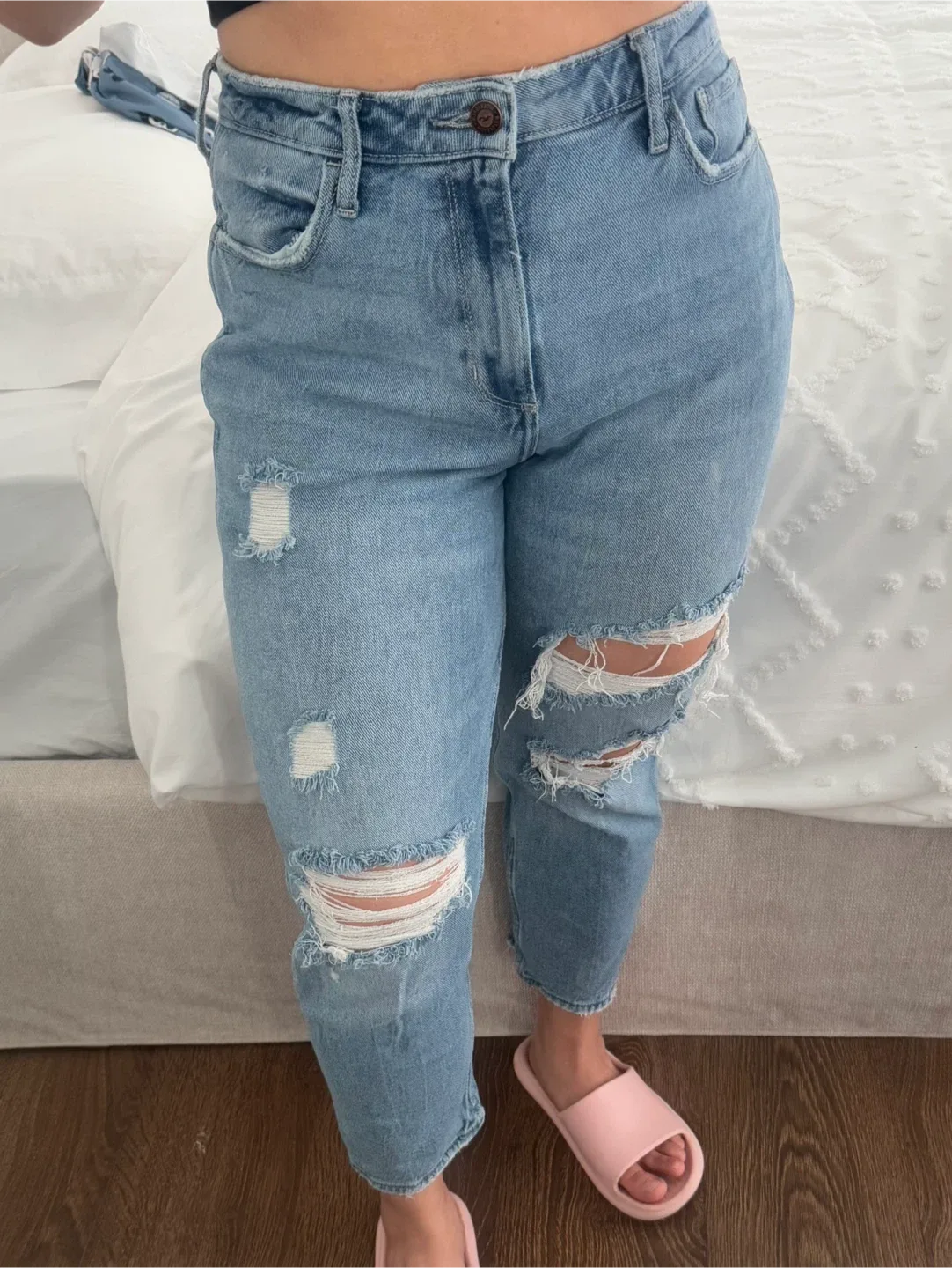 Hollister Curvy High-Rise Mom Jeans - Size 7S thumbnail