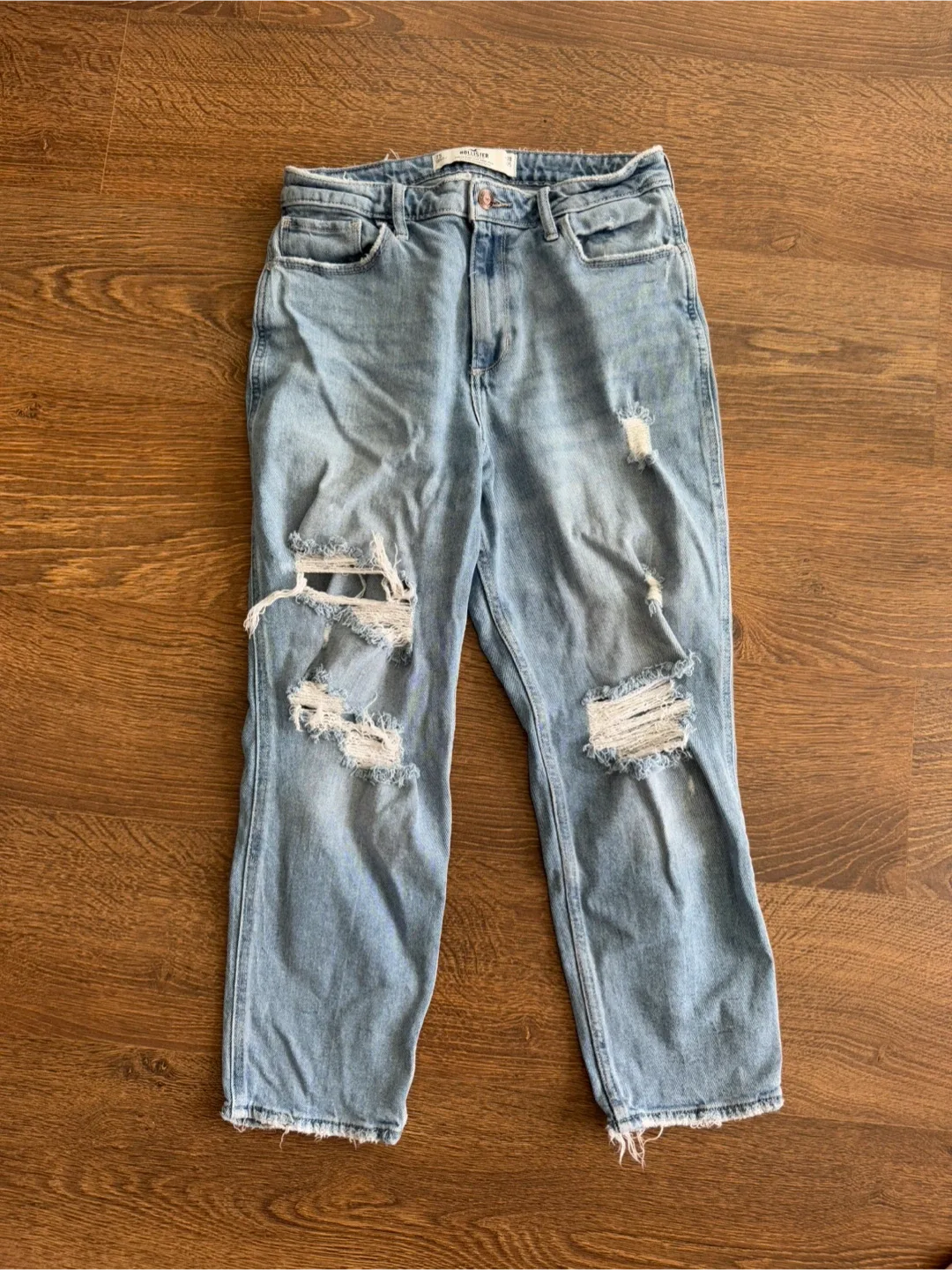 Hollister Curvy High-Rise Mom Jeans - Size 7S image indicator(2)