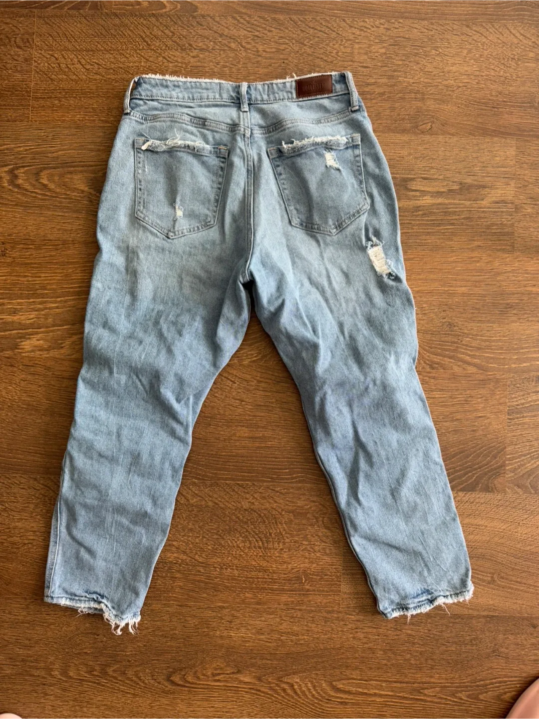 Hollister Curvy High-Rise Mom Jeans - Size 7S image indicator(3)