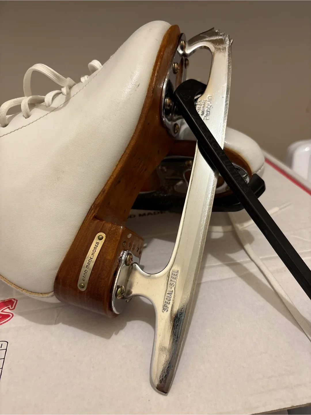 SKS White Figure Skates (asian size 210) image indicator(2)