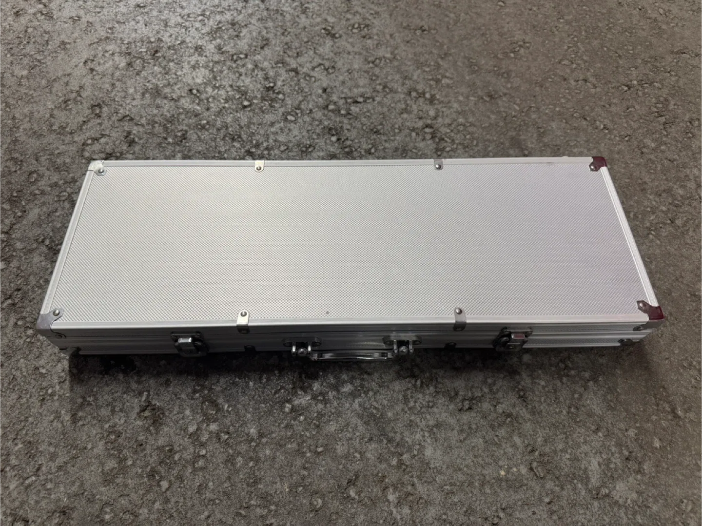 Poker Set with Case & Bicycle Cards image indicator(2)