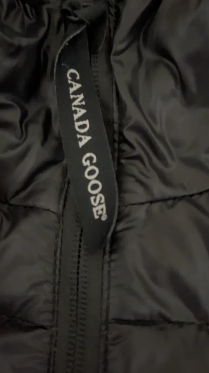 Unisex Canada Goose winter jacket image indicator(3)