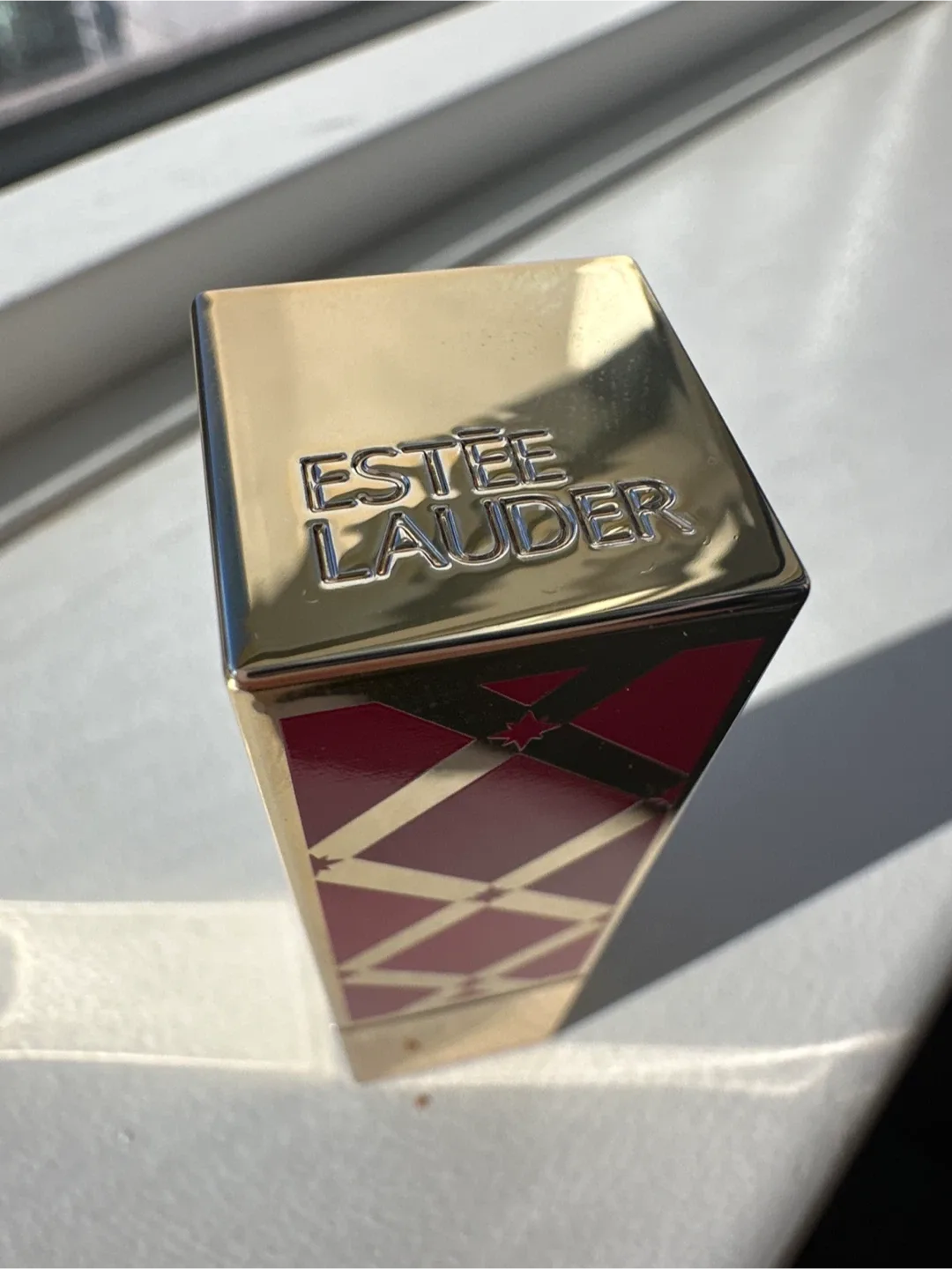 🥕 👻 Estée Lauder Lipstick - Red image indicator(2)