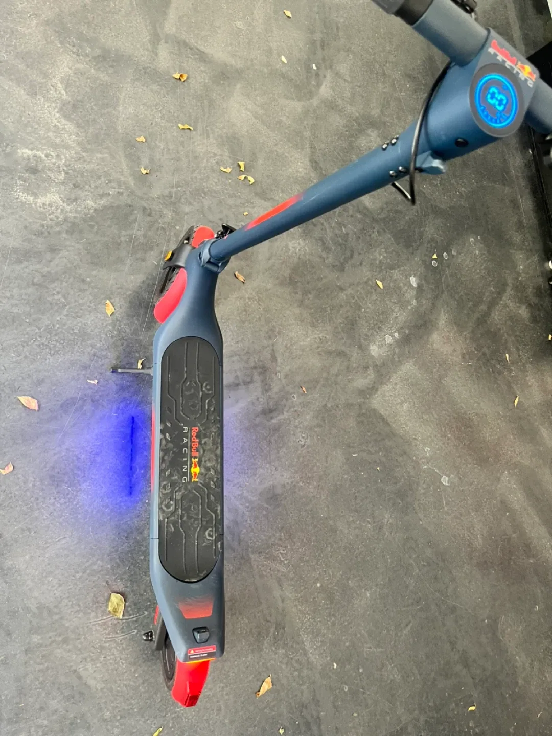 Red Bull Racing RB-RTEEN85-75 Electric Scooter image indicator(2)