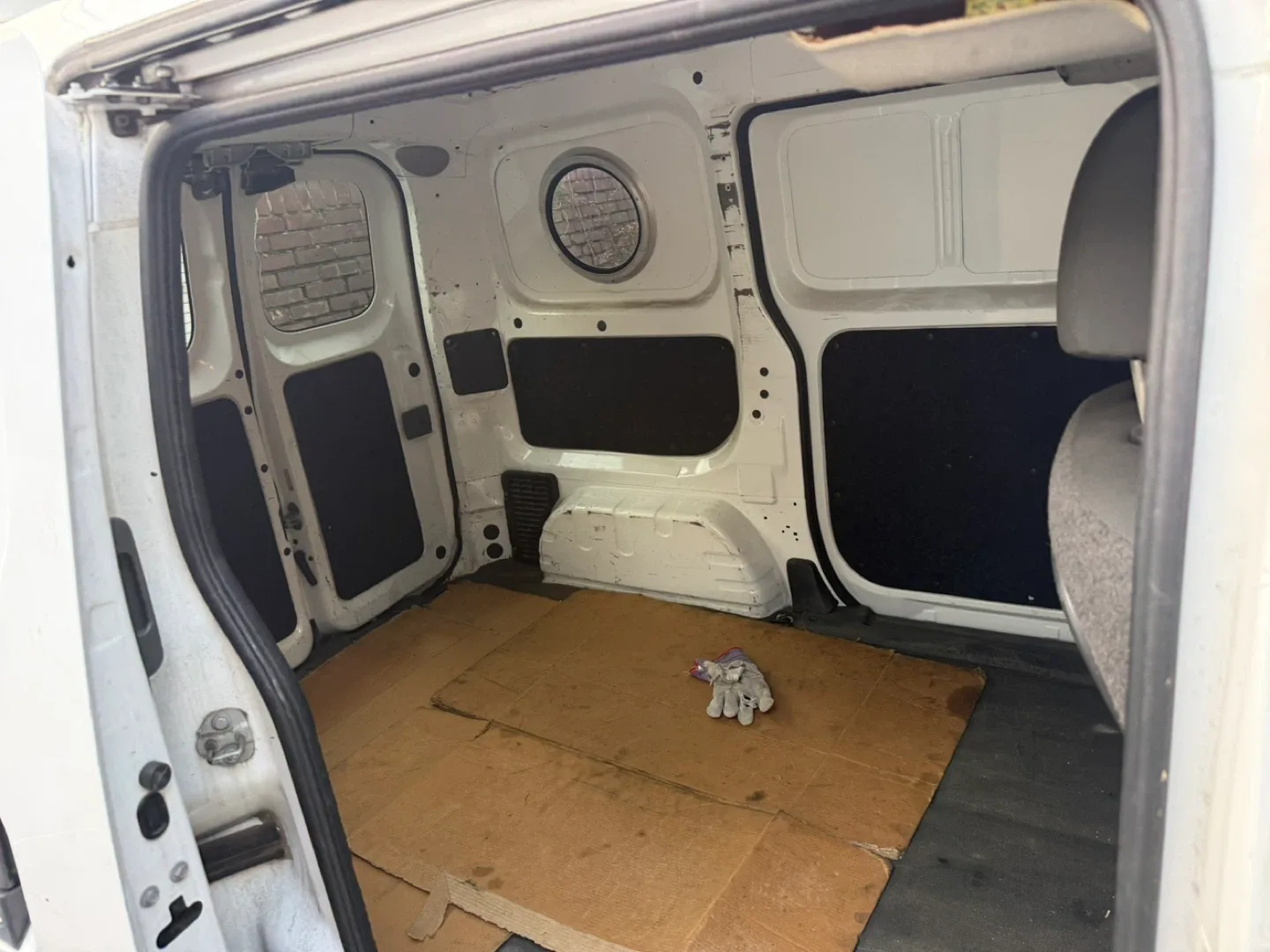 Nissan NV200 Cargo Van Interior image indicator(3)