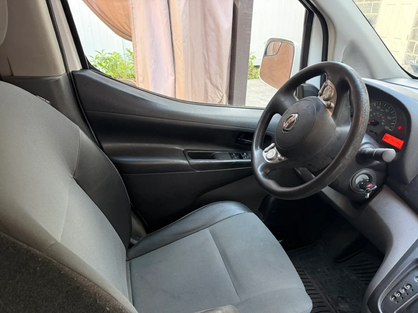 Nissan NV200 Cargo Van Interior image indicator(4)