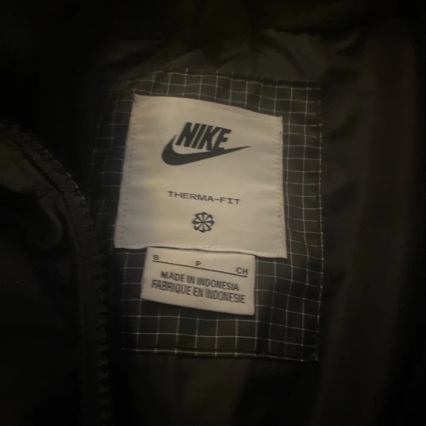 Nike Therma-FIT Puffer Jacket - Size S image indicator(3)