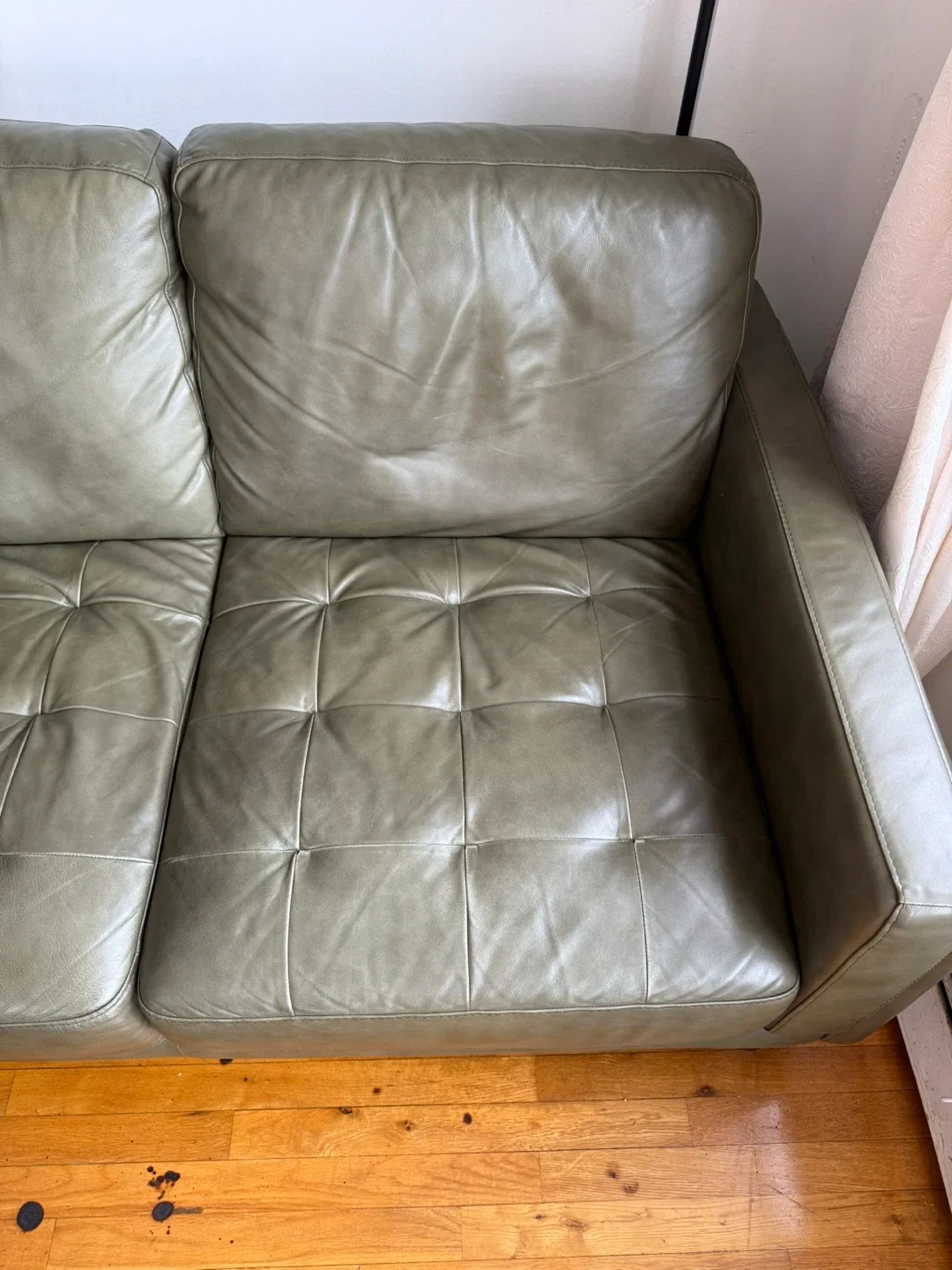 Green Leather Sofa - Good Condition image indicator(2)