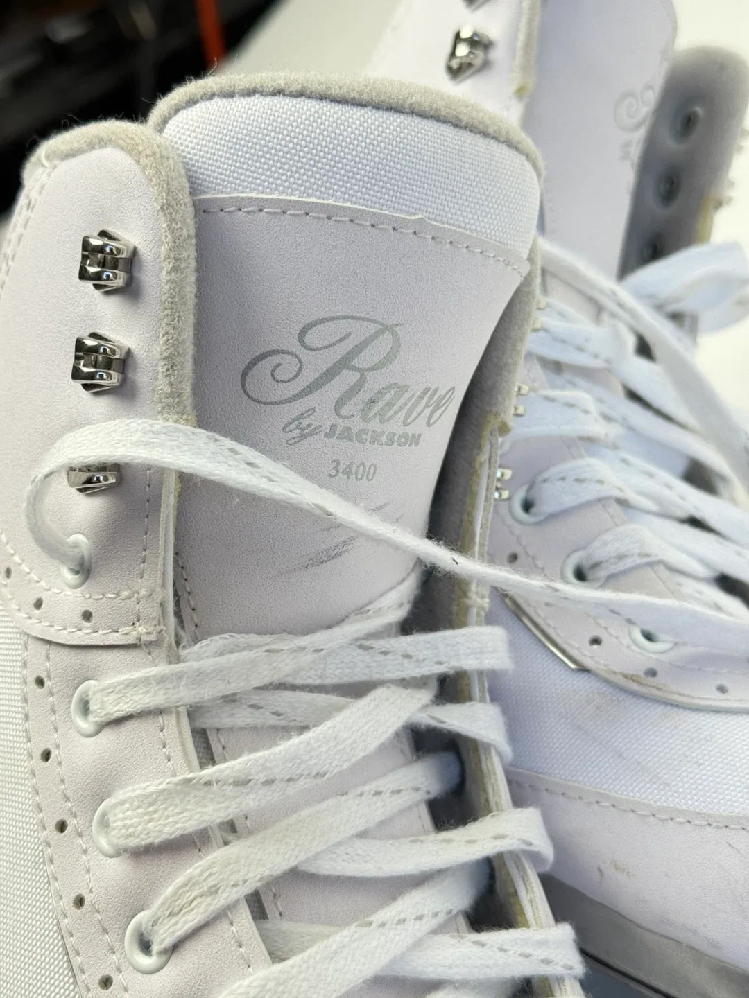 Jackson Ultima Rave 3400 Ice Skates - Size 9.5 image indicator(2)