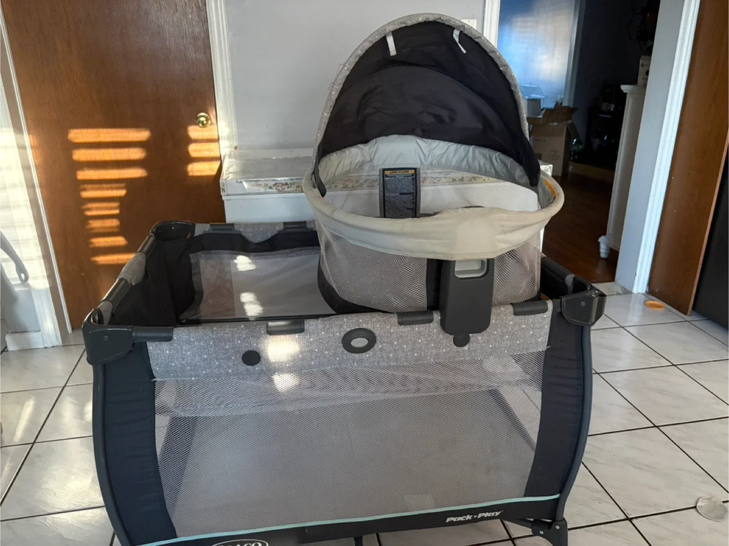 Graco Pack 'n Play Travel Dome LX Playard image indicator(3)