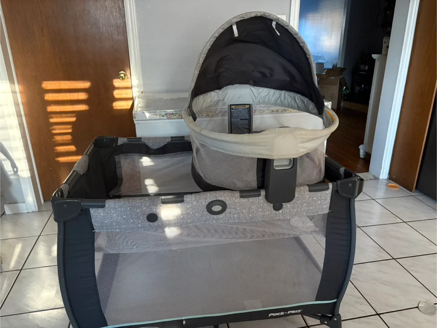 Graco Pack 'n Play Travel Dome LX Playard image indicator(2)