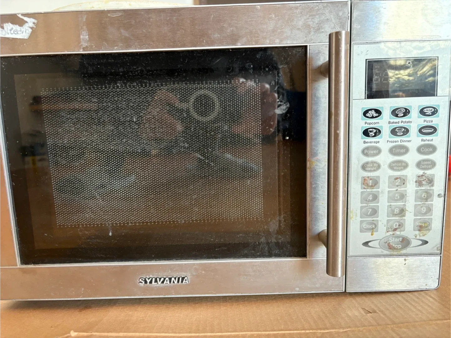 Sylvania SM80704 Microwave Oven thumbnail