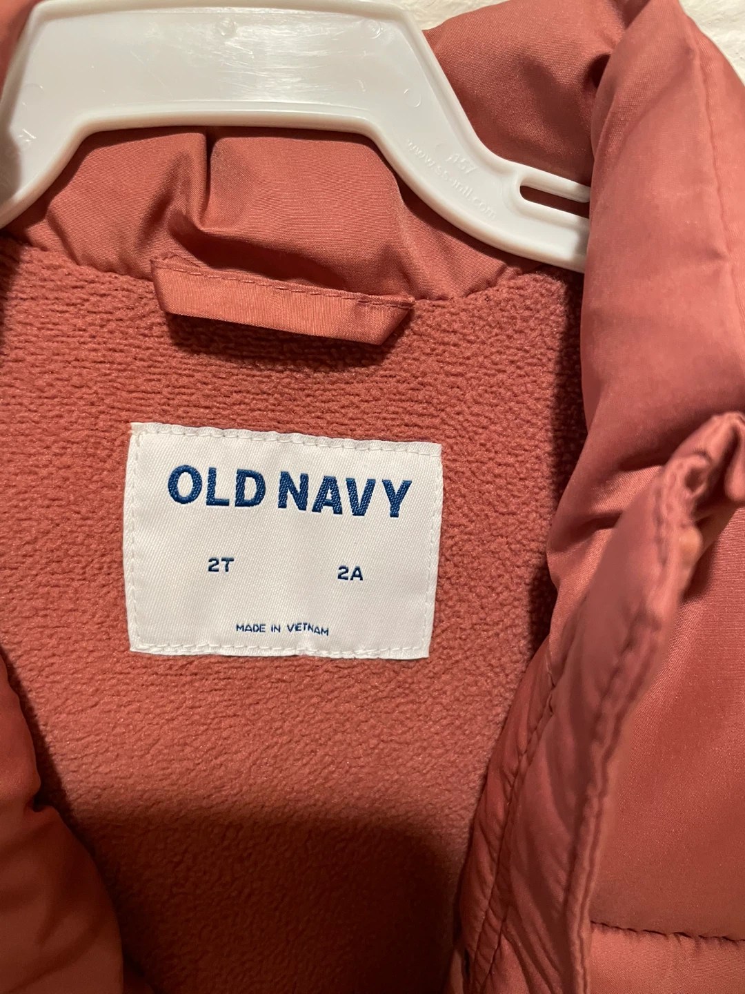 OLD NAVY toddler girl pink puffer vest Down jacket size: 2 yrs - photo 4