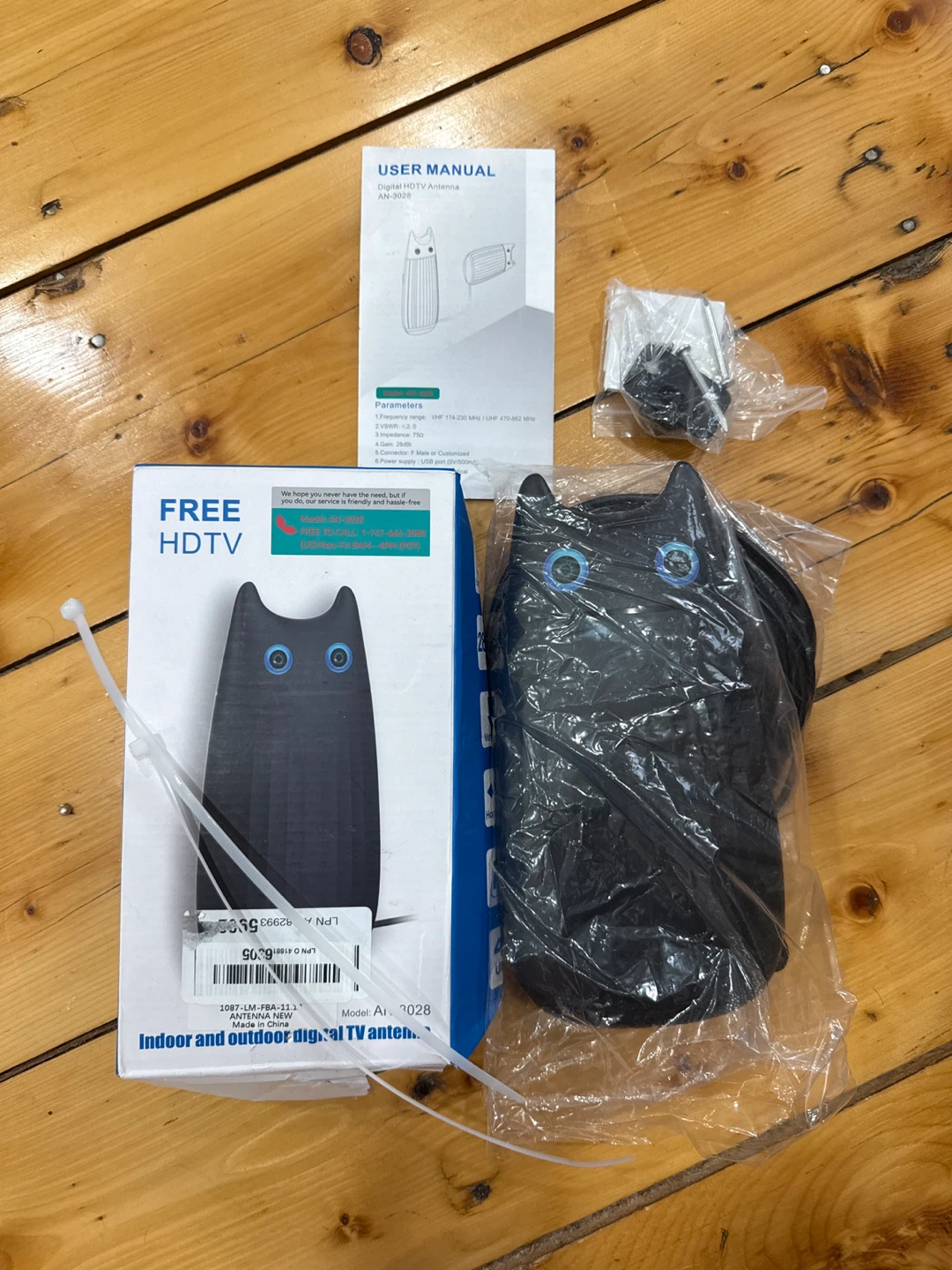 Free HDTV Antenna AN-2028 - Indoor/Outdoor