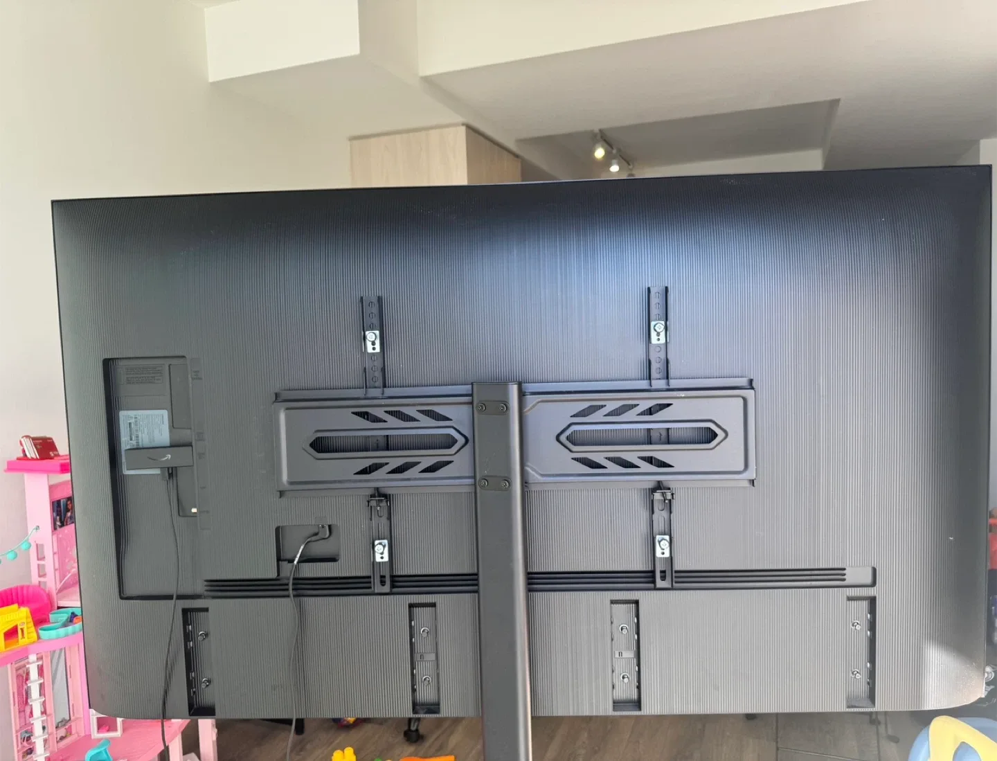 Samsung 60" Crystal UHD TV + Standing image indicator(6)