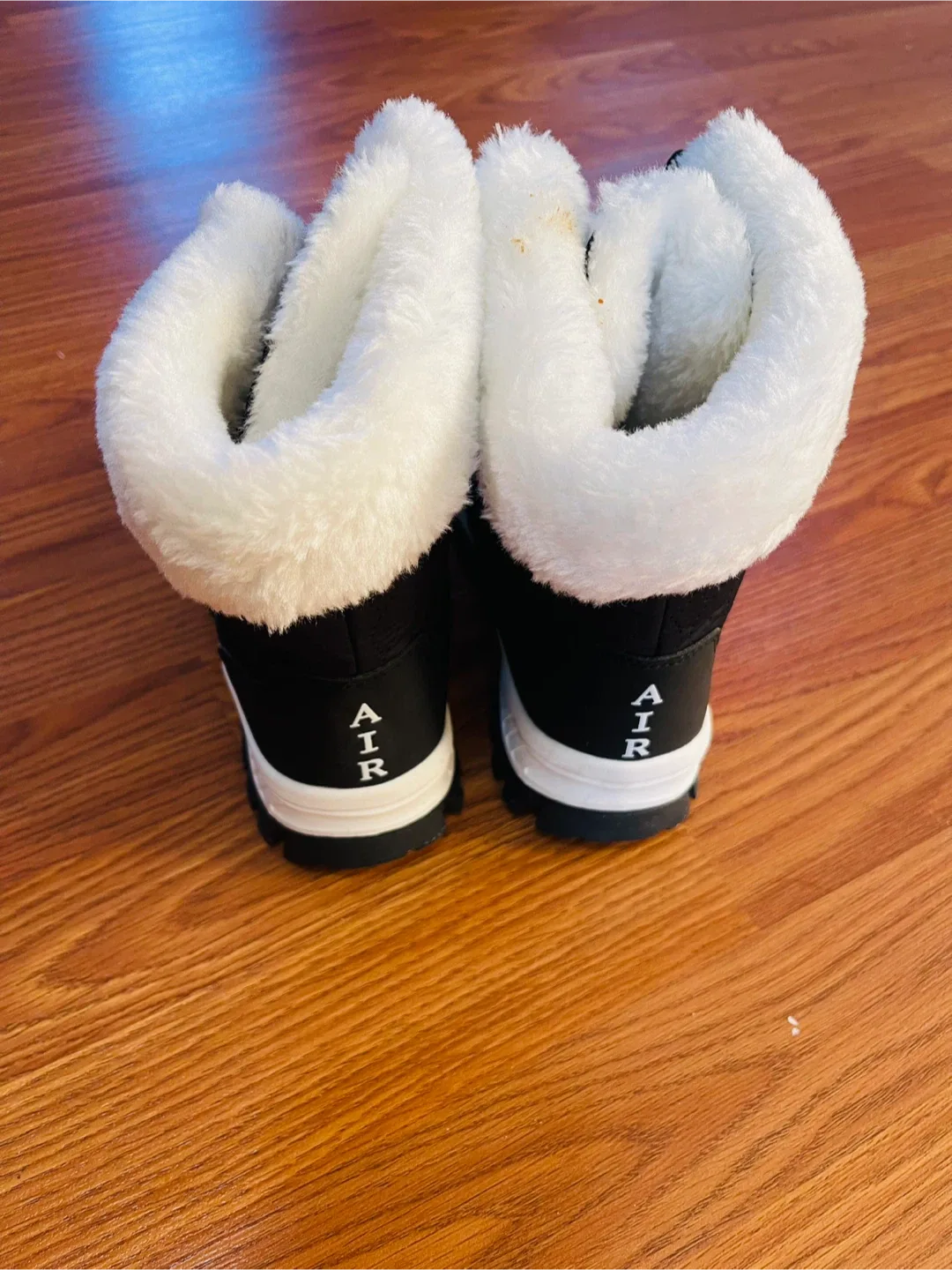 Black Winter Boots with White Fur Trim - Size 36 image indicator(3)