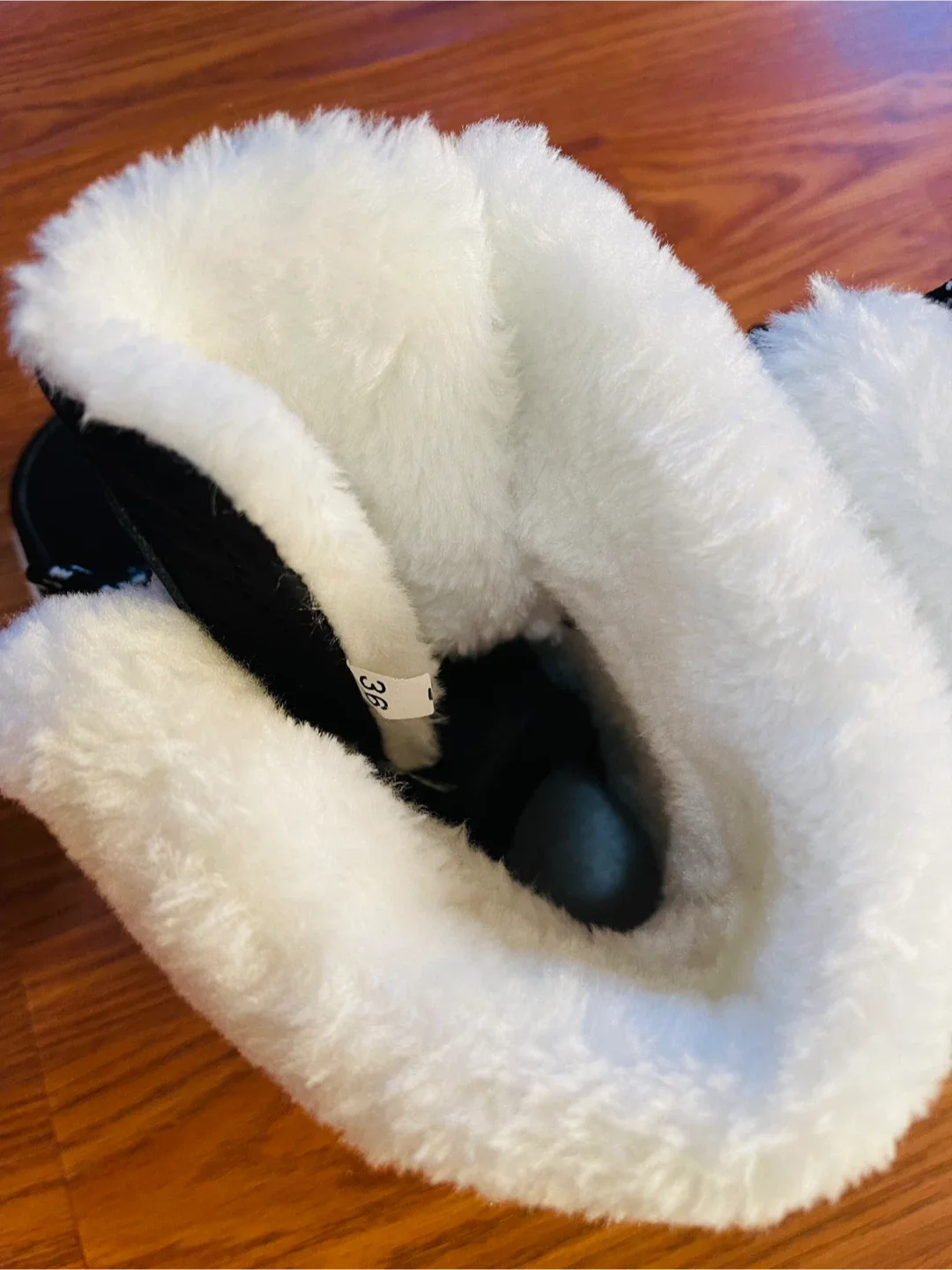 Black Winter Boots with White Fur Trim - Size 36 image indicator(4)