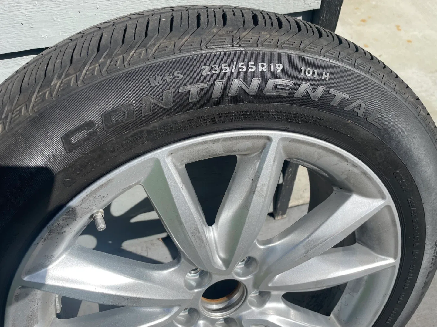 4 Continental CrossContact  on rims LX25 235/55R19 Tire image indicator(2)