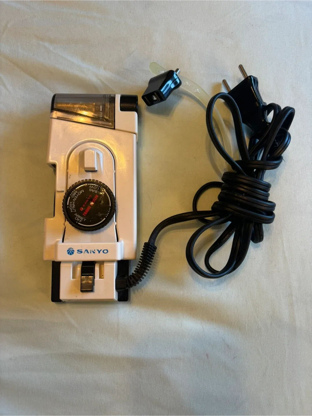 Sanyo Travel Iron - Compact & Portable thumbnail